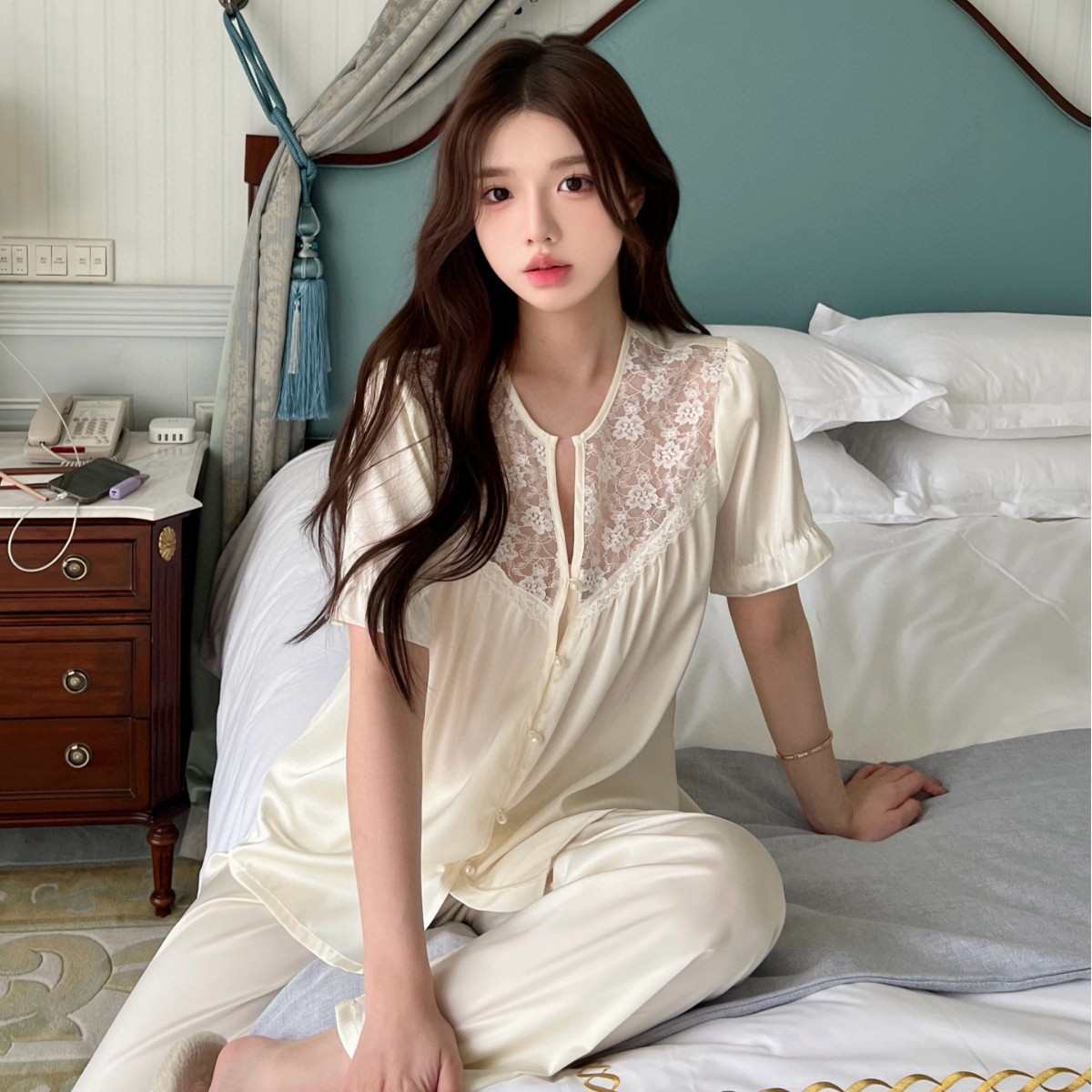 夏季薄款冰丝睡衣女套装镂空蕾丝甜美性感法式家居服短袖长裤网红