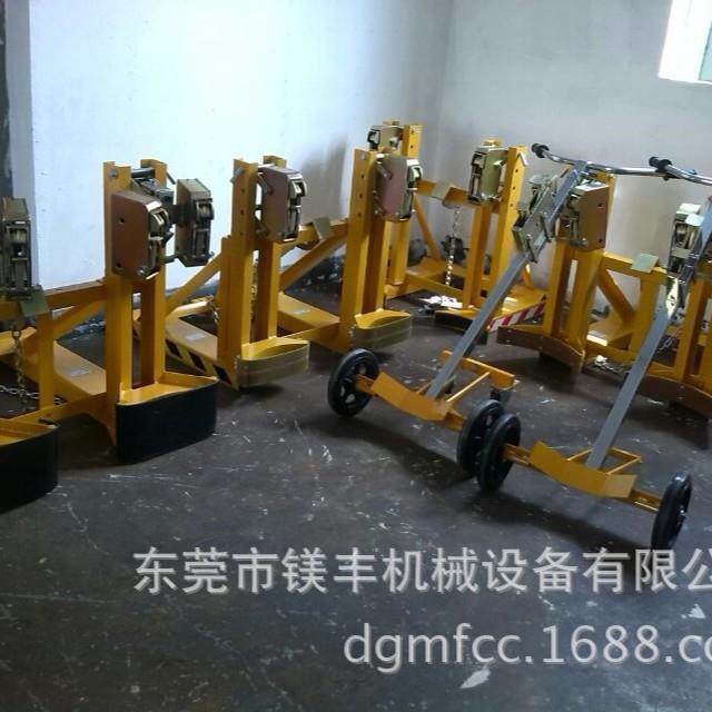 油桶夹具双桶鹰嘴油桶夹惠州抓桶器叉车油桶抓手