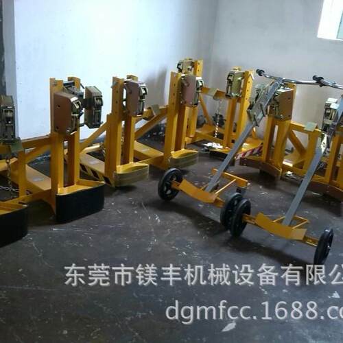 油桶夹具双桶鹰嘴油桶夹惠州抓桶器叉车油桶抓手