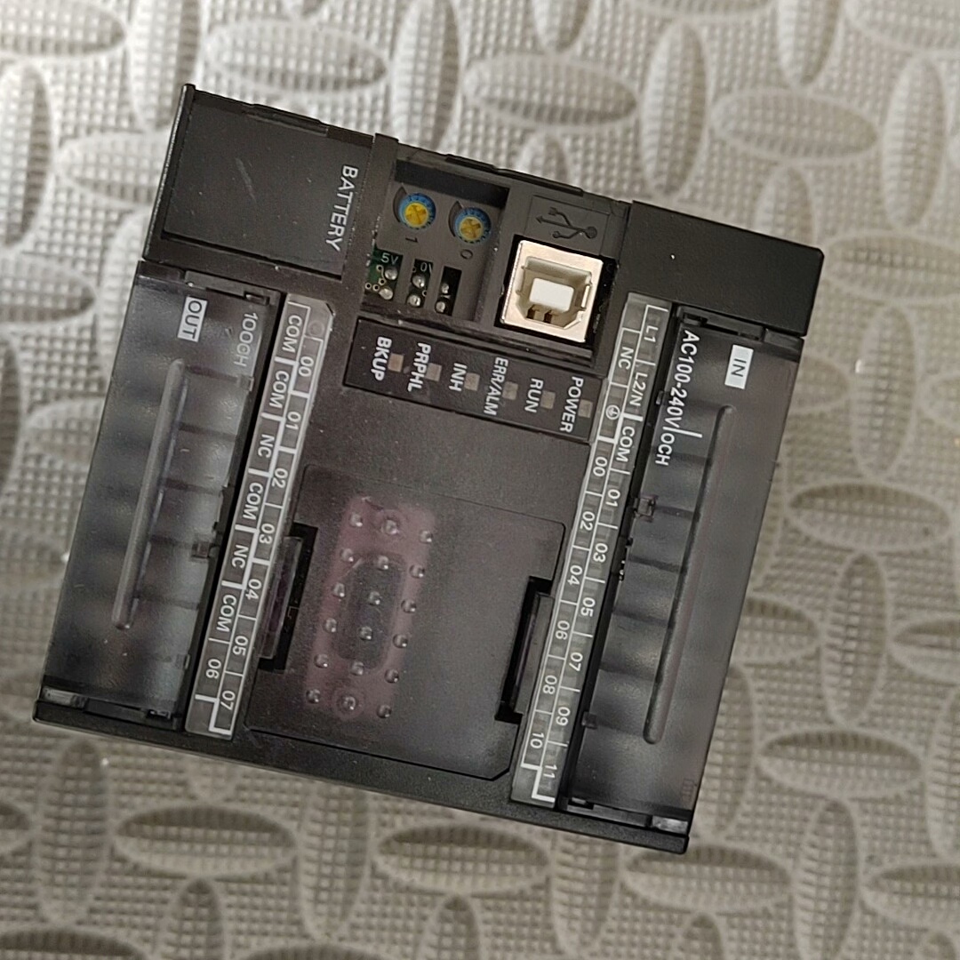 欧姆龙PLC，CP1E-N20DR 。一个成色新，功能完好