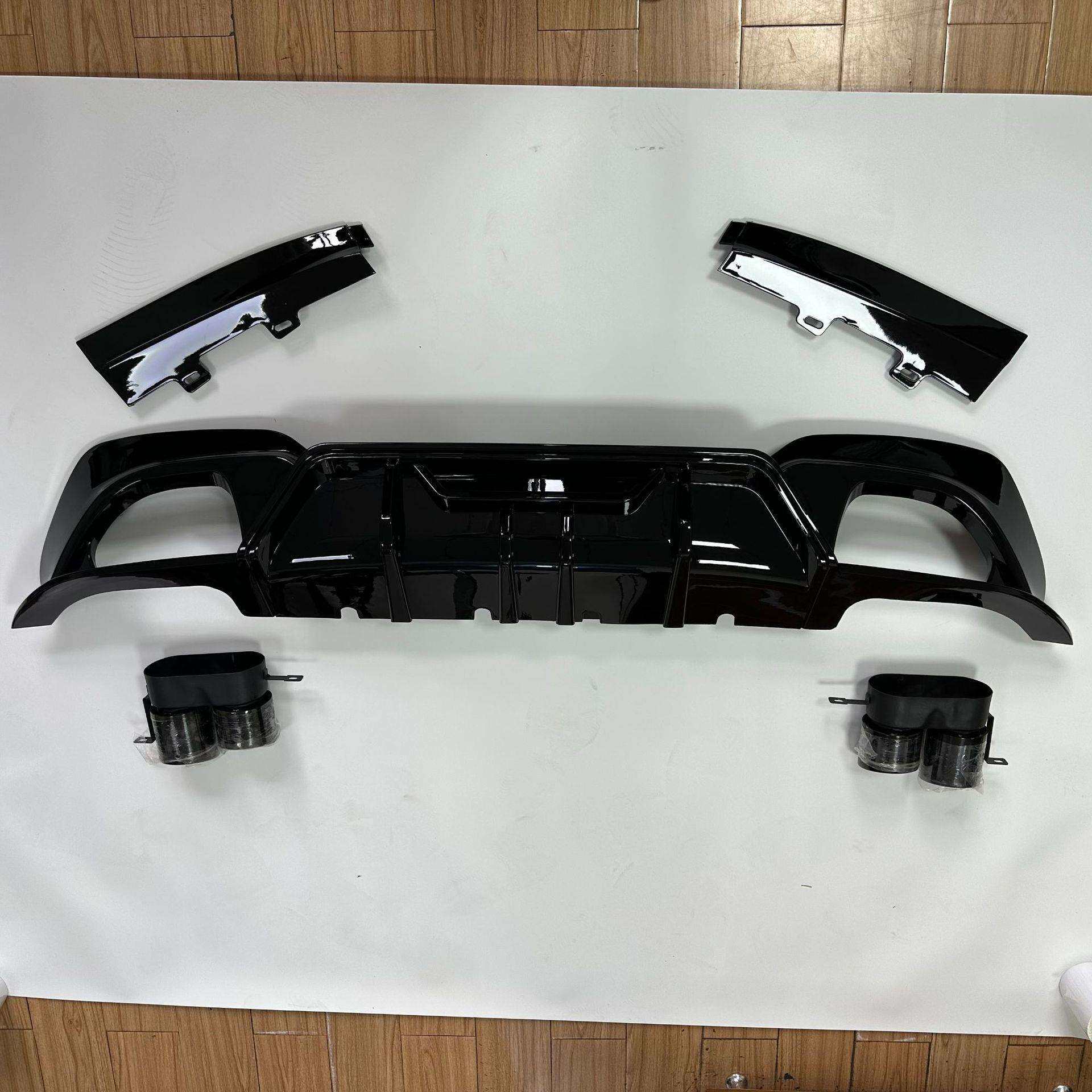 适用于20-22宝马新三系G20G28改竞技款带灯/不带灯后唇后杠小包围