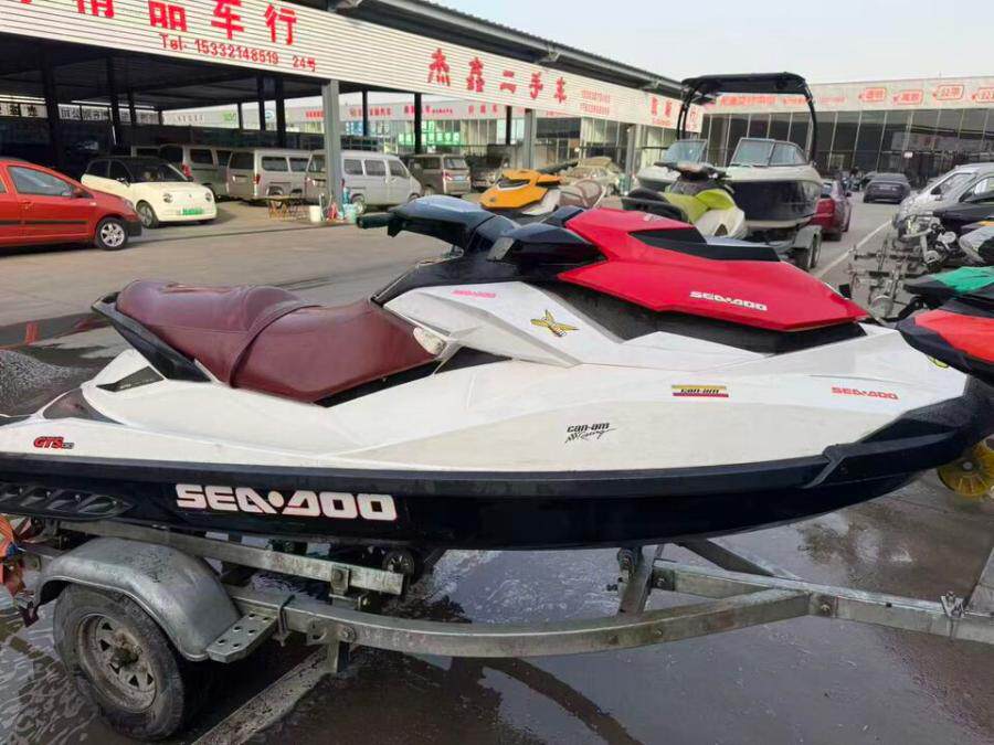 庞巴迪GTS130摩托艇淡水使使用，无任何拆修，无事故修复