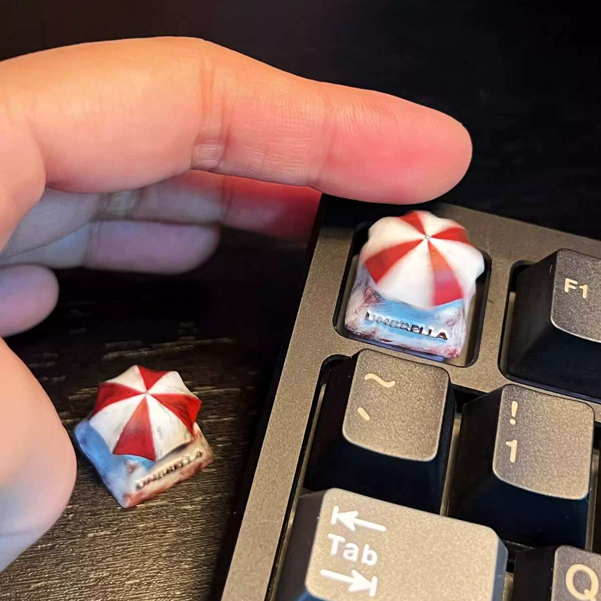 生化危机保护伞键帽个性键帽单个立体创意旋转机械键盘帽火箭锤