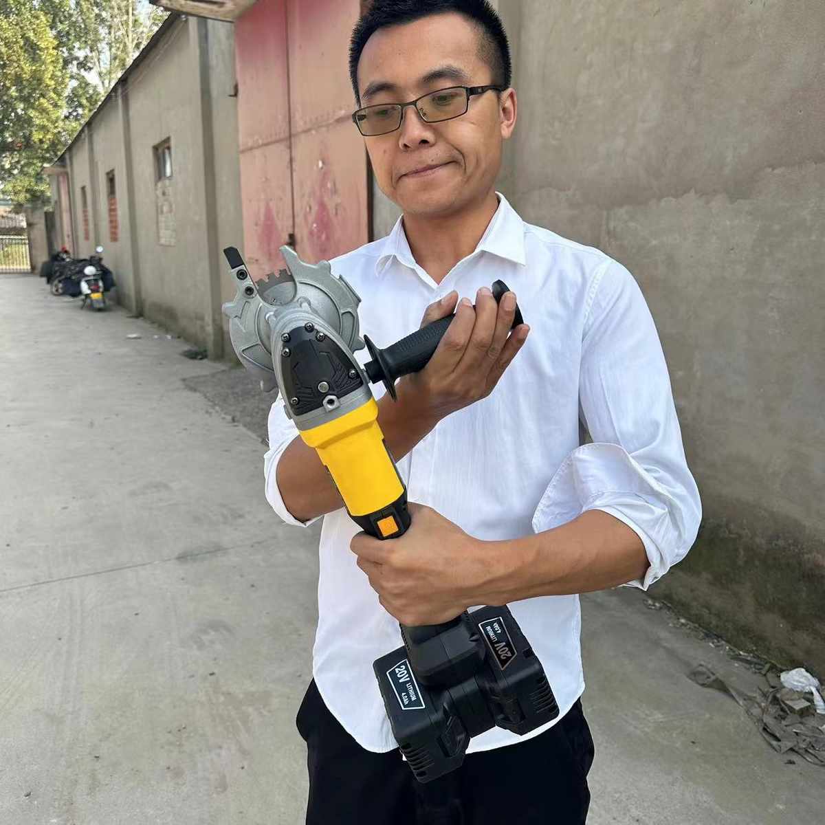 手持无刷变频1030冷切锯铁成1050手持冷切锯手提切割机插电锂电池