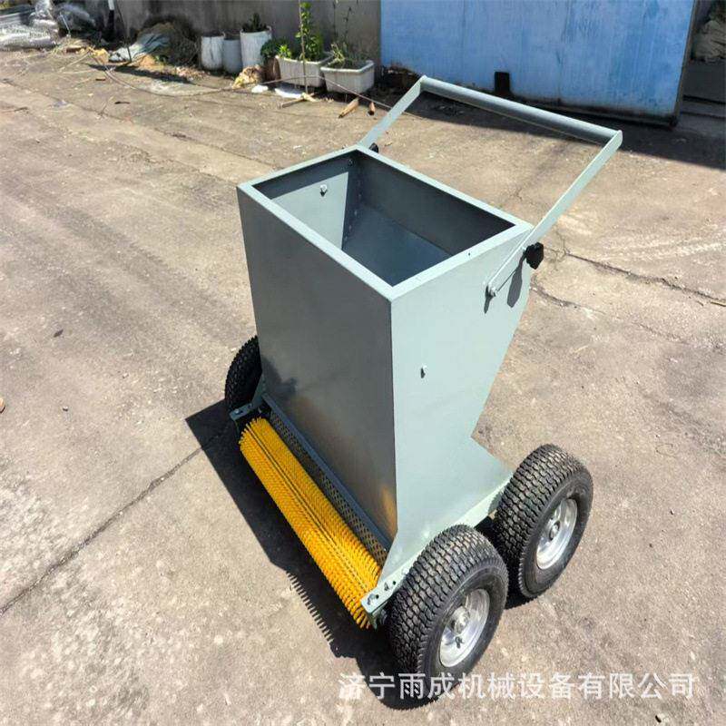 校园足球场填砂梳草机运动场草坪冲砂机人造草坪冲砂机