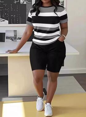 Plus Size Casual Shorts Set With Crew Neck & Solidcolor
