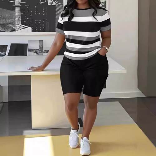 Plus Size Casual Shorts Set With Crew Neck & Solidcolor