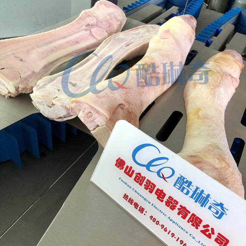 u商用猪手切割猪蹄劈半机 输送带式安全锯骨机专切猪蹄切半分半机