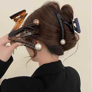 鲨鱼夹设计感小众简约Z字珍珠抓夹女新款高级感亚克力发夹后脑勺