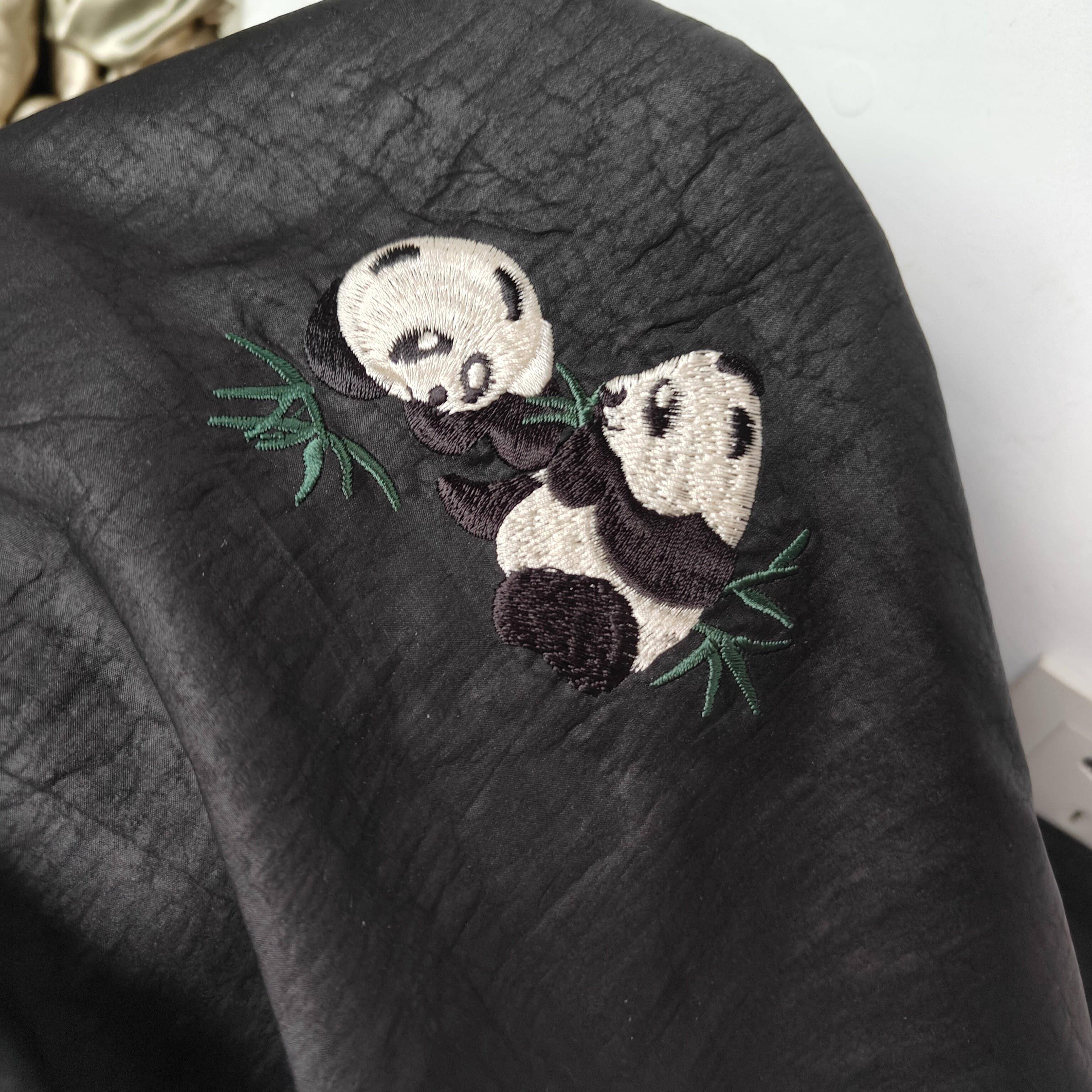 熊猫抱竹龟纹香云纱27姆米时尚精美卡通刺绣夏季真丝黑色龟面料