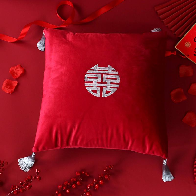 RI0T结婚抱枕一对中式婚礼酒红丝绒跪垫沙发喜字靠垫婚房装饰布置