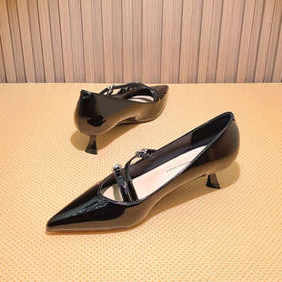 设计感小众斜带扣气质单鞋2025秋冬新款尖头百搭法式高跟鞋女细跟