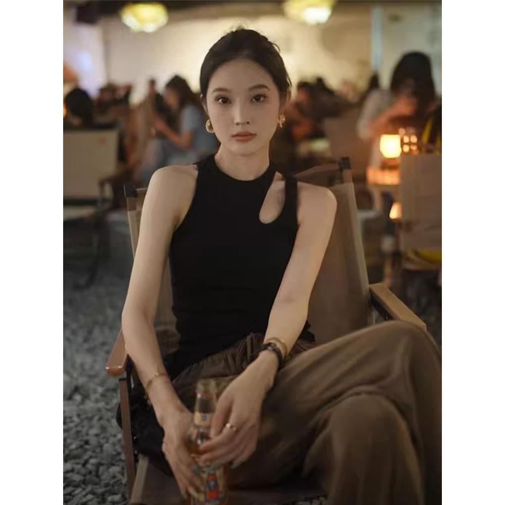 美式挂颈吊带小背心女秋季别致内搭无袖内搭衣时尚设计感斜肩上衣