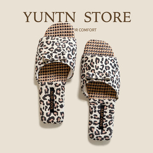 春夏季优雅轻奢豹纹高级感哑光皮面亚麻凉拖鞋女防滑牛筋底居家鞋