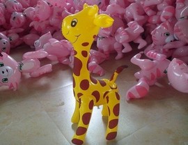 10岁11岁塑料充气玩具，pvc可爱长颈鹿皮，梅花鹿球
