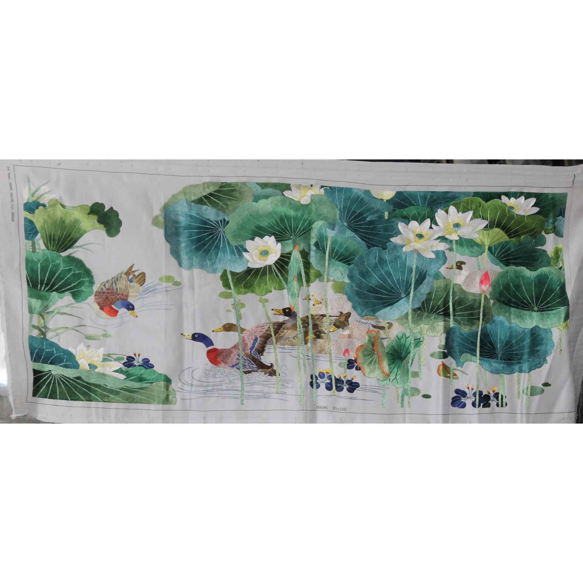 新款苏绣绣片办公室客厅宾馆装饰画苏州手工刺绣挂画荷塘乳鸭图