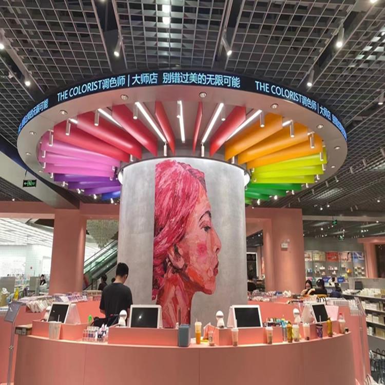 LED室内软屏条屏飘带显示P2P2.5全彩圆柱环形屏创意广告屏幕店铺