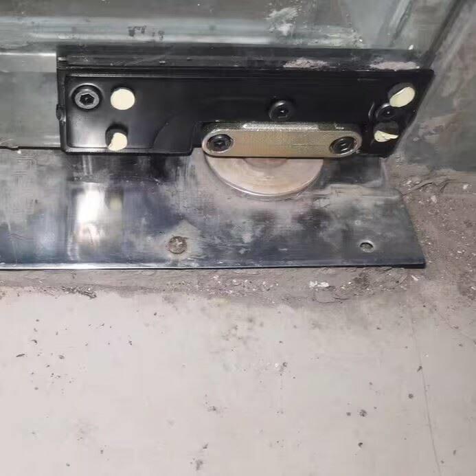 不锈钢平移通用上下无框玻璃门地弹簧门夹配件浴室玻璃门门夹加厚图片