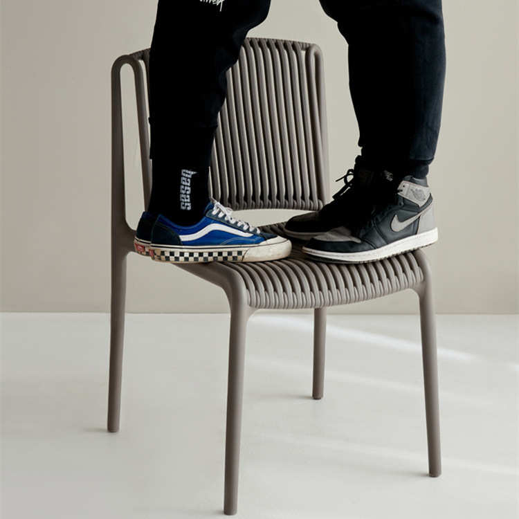 北欧成人整装椅子时尚简约塑料靠背椅子加厚镂空户外不带扶手餐椅