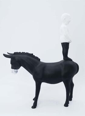 现代简约新中式牧马人摆件雕塑样板房售楼处书房客厅软装饰品