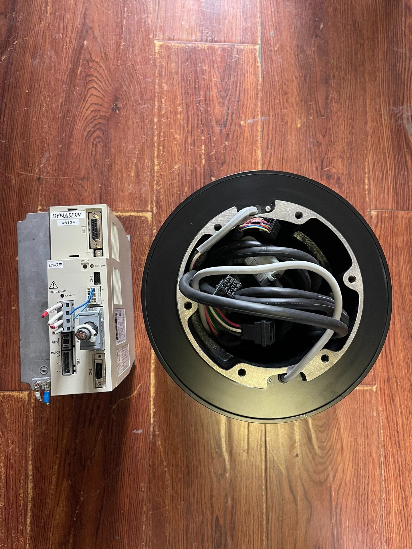 YASKAWA安川驱动马达一套 成色好