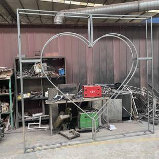 婚庆爱心背景合影墙装饰铁艺造型迎宾区心型拍照布幔架子定做