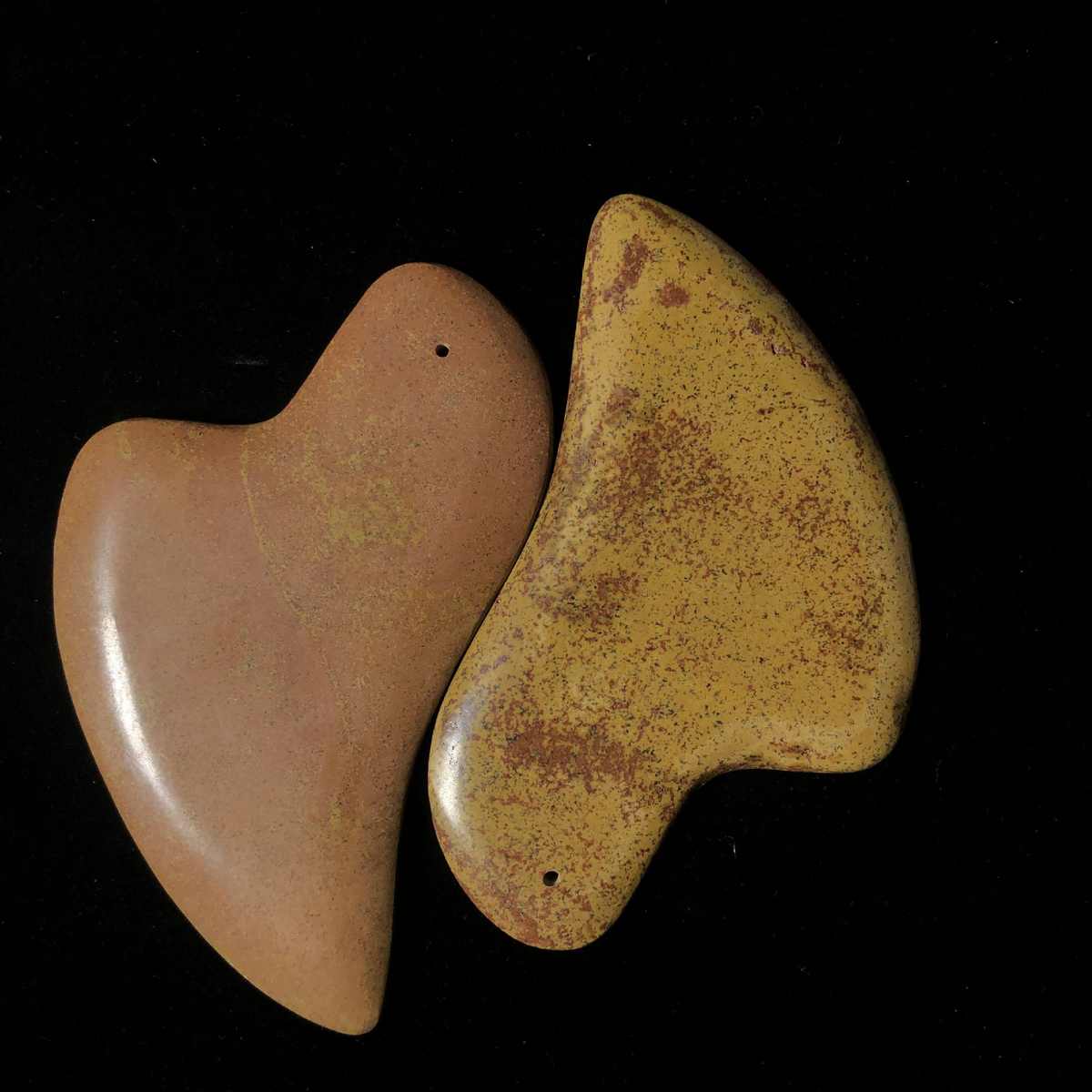 泗水滨红黄砭石大心海豚美容板脸部按摩锥敲打面部提升美容刮痧