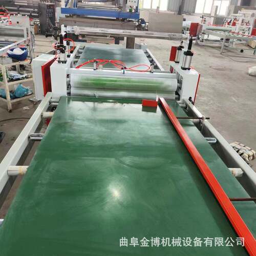 自带粘性pvc膜覆膜机 记米裁断 全自动透明薄膜木工大板覆膜机