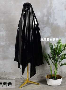 亮黑色仿皮皮革布料高弹力滑超 面料柔软亮面纯泽极反光镜面服装