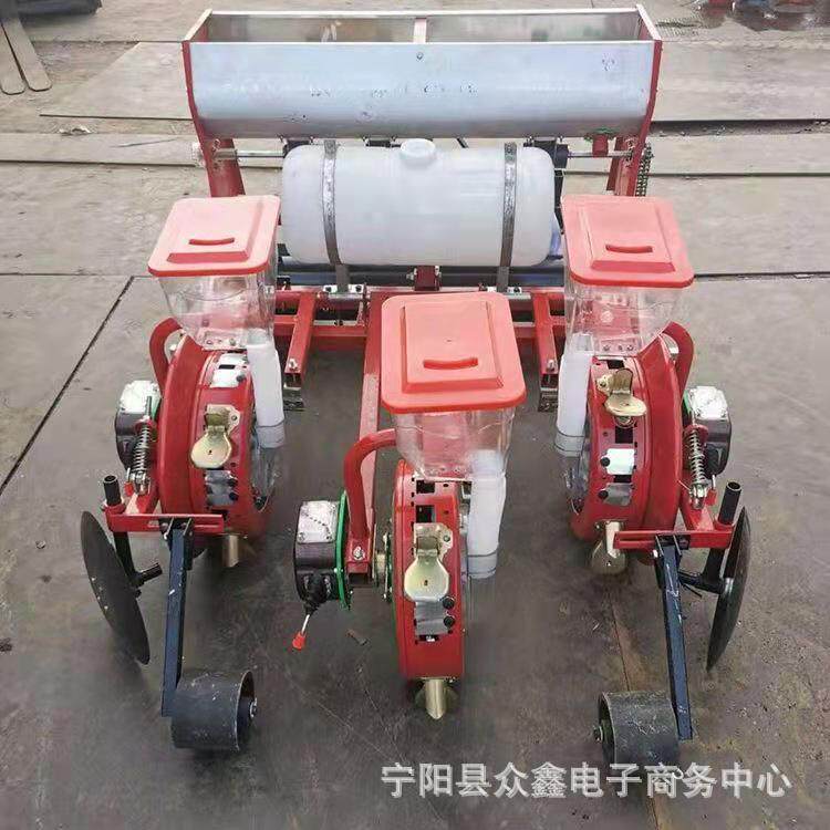 河北省家用甜玉米种植机先覆膜后播种后期不用人工间苗的机子