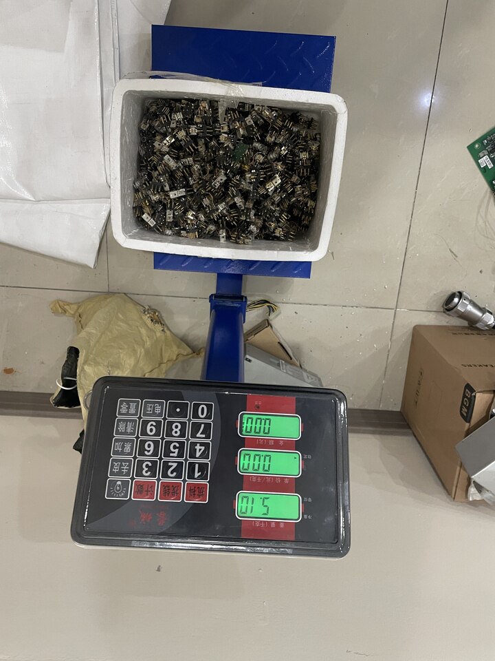 4月6日扬州报废处置拆机配件老精密仪器连接器一批重约10斤网络拍卖公告