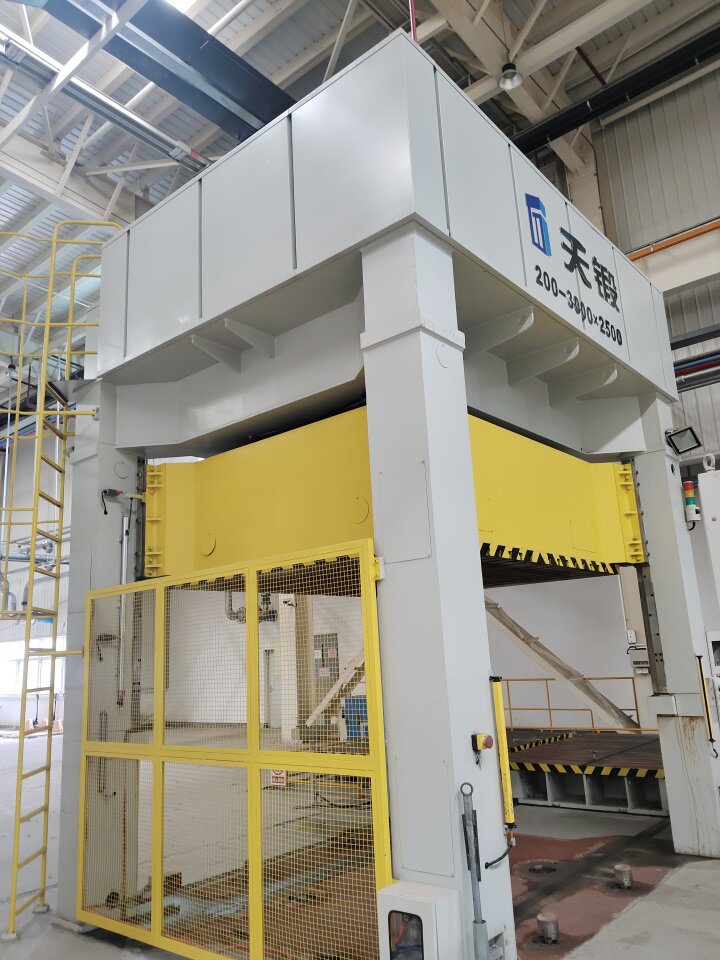 3月26日无锡一批汽车工厂冲压焊装试制车间设备及库存材料等网络拍卖公告