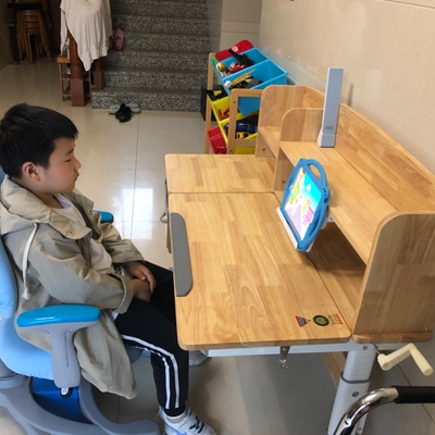 揭秘一起来分析下娃娃健儿童学习桌怎么样，甲醛有超标没有？