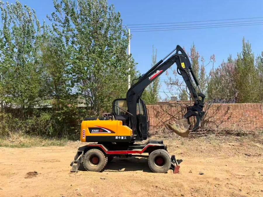 4月11日邢台犀牛85轮式挖掘机网络拍卖公告