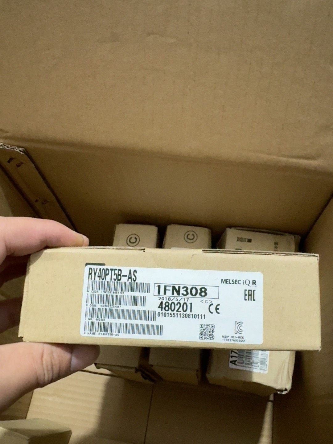 三菱IQ-R系列输出模块RY40PT5B-AS,全新原装