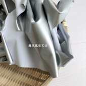 极亮极滑镜面革服装 四面弹PU面料 布料 高弹力针织皮革布 亮银色