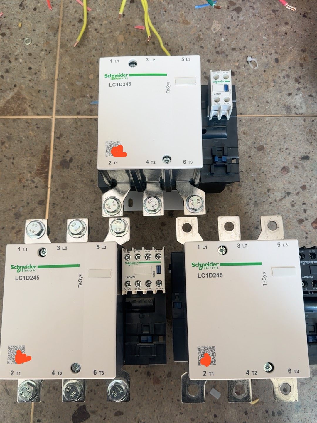 施耐德接触器 LC1D245 线圈220-230V