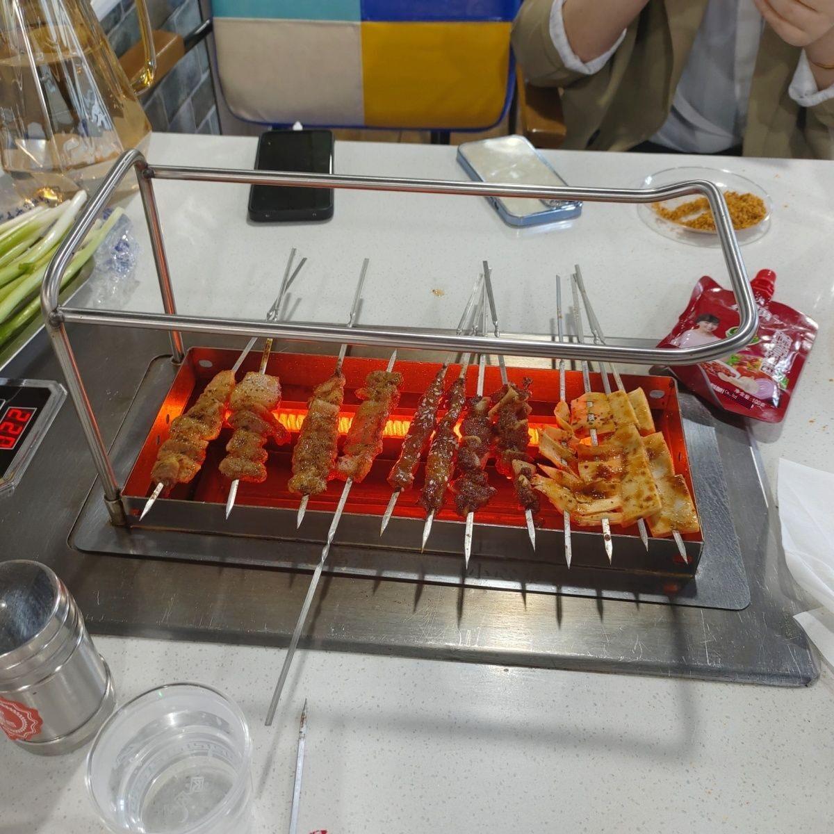 淄博烤架电烤架无烟电烤架羊腿炉烤串档电烤架两侧加热及温度控制