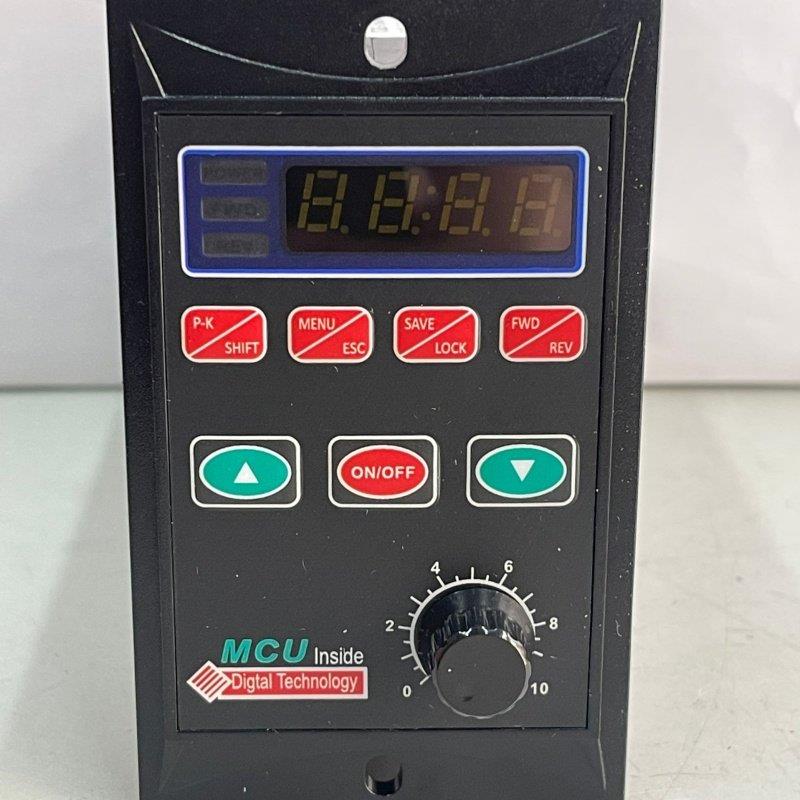 MCU品牌T22-750W三相变频调速器 单相输入三相输出变频控制设备