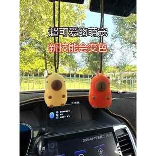 紫外线变色卡皮巴拉遇光变色网红卡通公仔创意挂件汽车内饰挂件y