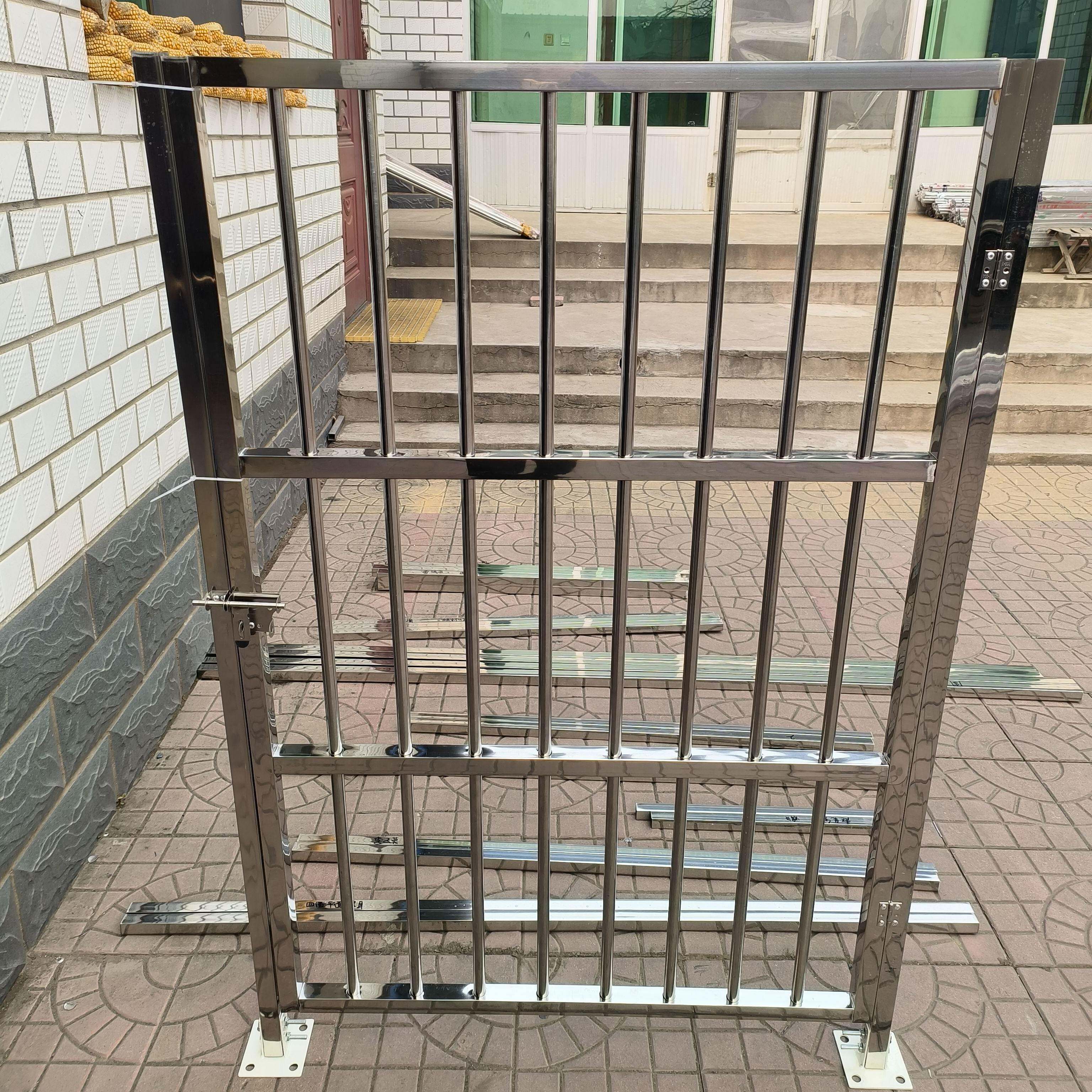 不锈钢护栏网门果园围栏门隔离防护简易门围墙养殖户外栅栏门