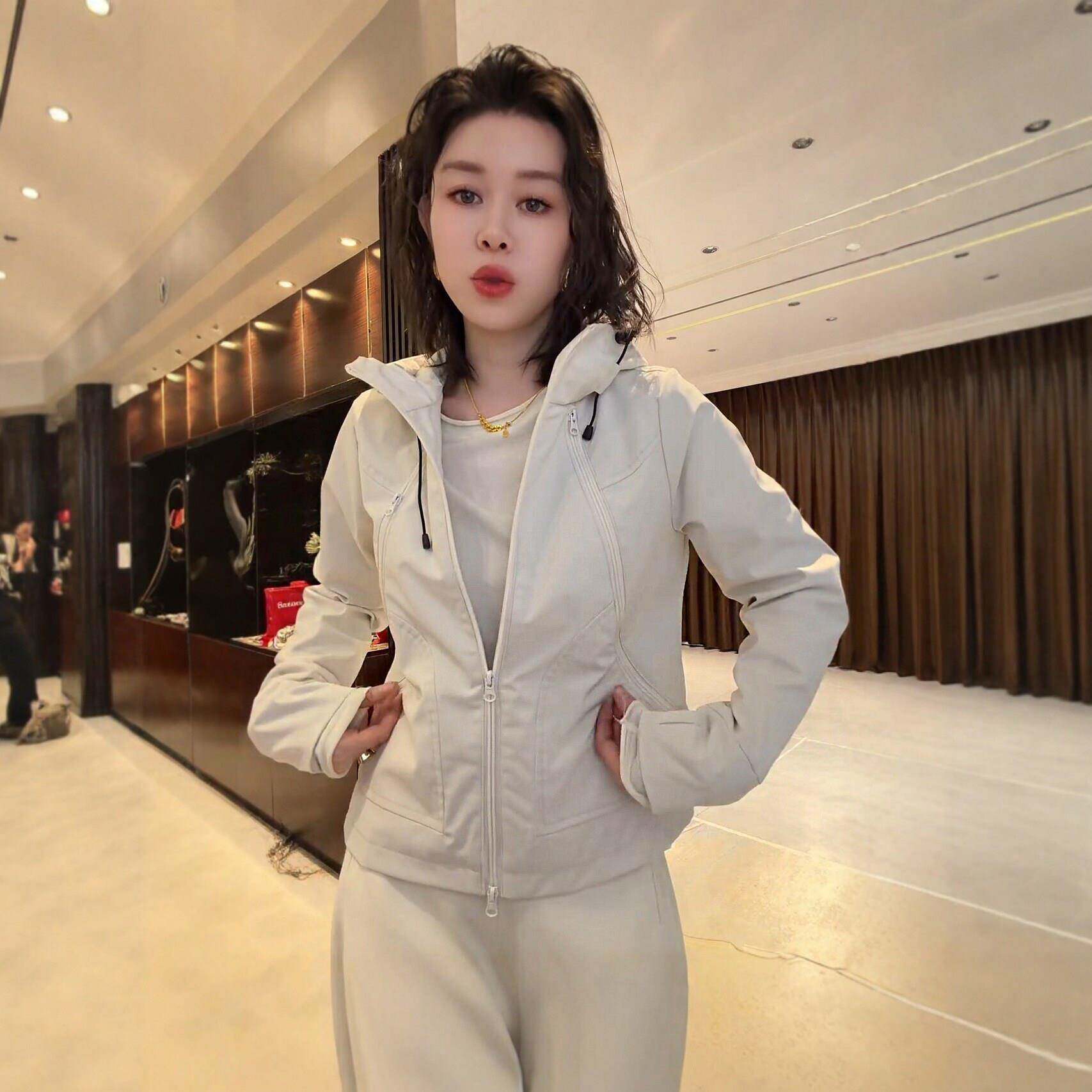 春季薄风衣短外套女2026新款女装拉链上衣软壳冲锋衣春夏百搭休闲