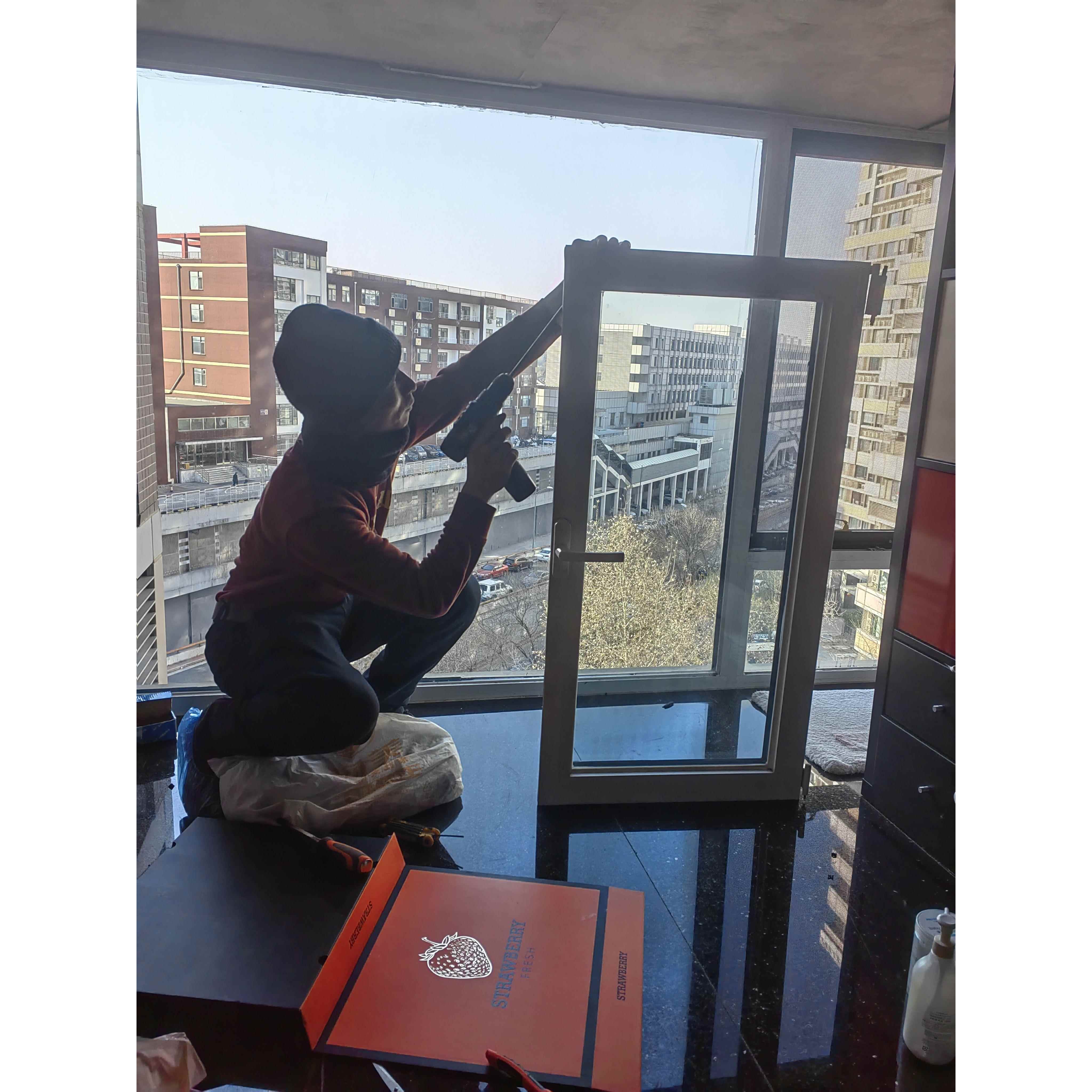 需定制定做各种金刚网纱窗，更换窗户五金件