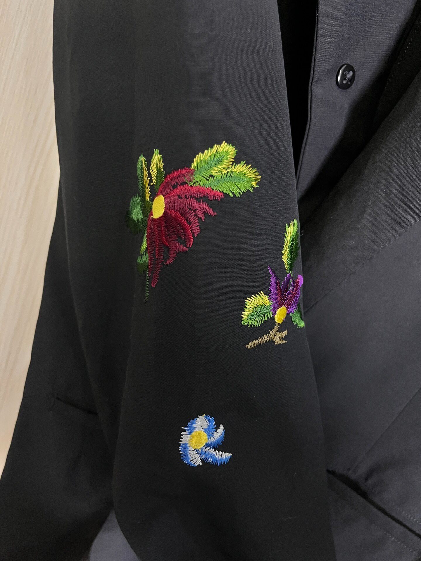 Yohji Yamamoto 93SS Floral Embroidery Blazer — detail