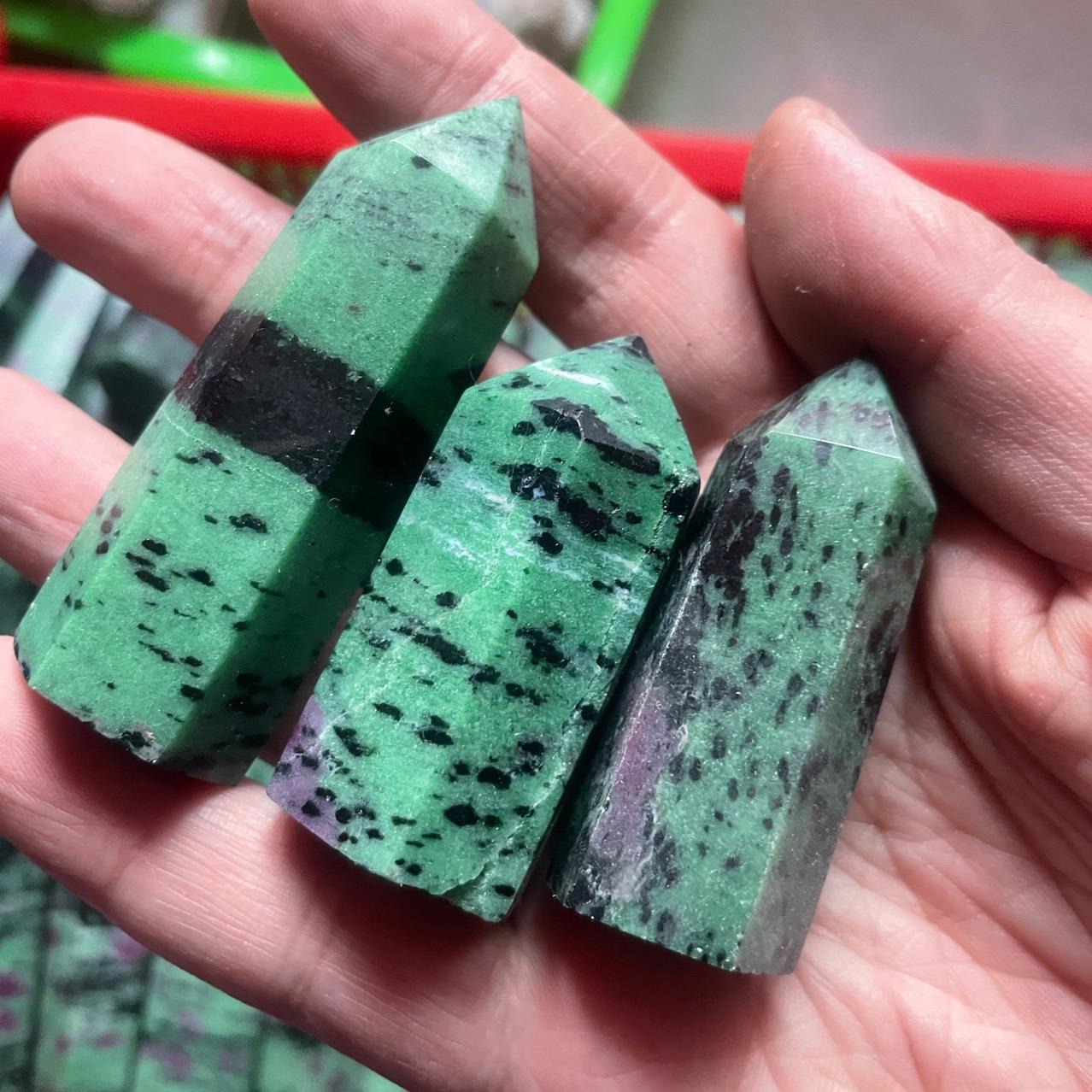 天然红绿宝六棱柱水晶柱一手货源