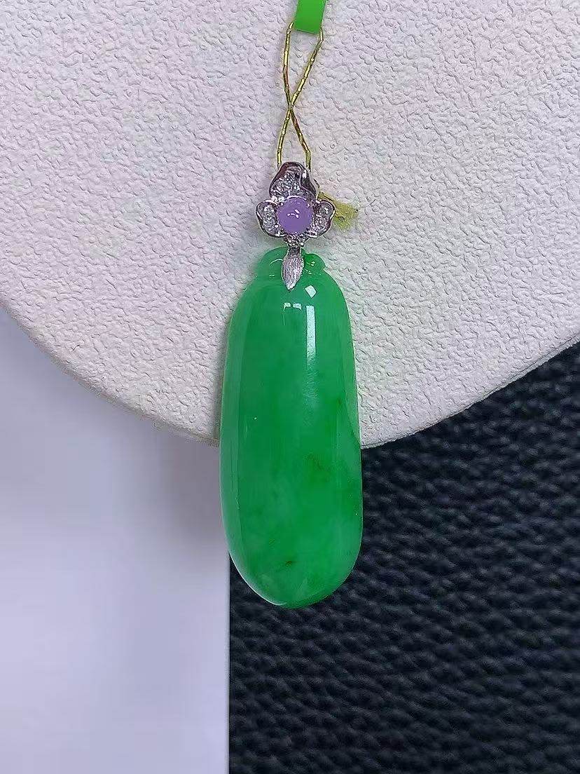 天然真品翡翠正品 水润细腻气质18k金镶嵌冰阳绿满阳色福瓜吊坠