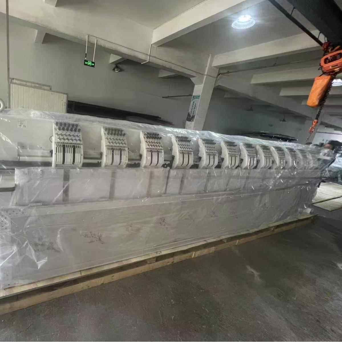 12头电脑绣花机12针成衣帽子个性化多头刺绣机高速12头电脑绣花