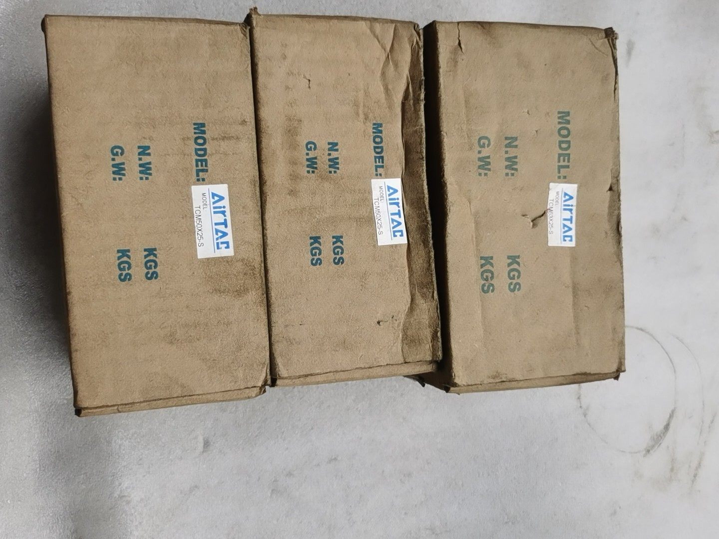 亚德客气缸   三杆气缸，全新原装正品