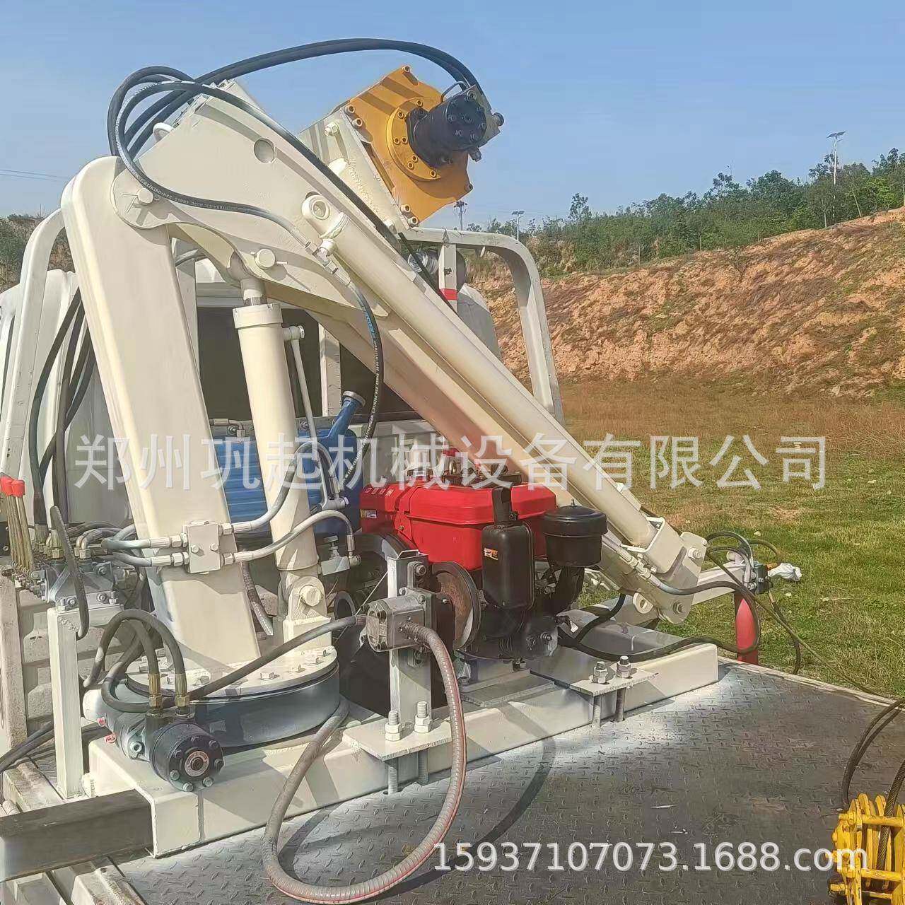 三轮随车吊自制吊车吨5吨起重车载吊臂农用自备背树小型自卸吊机