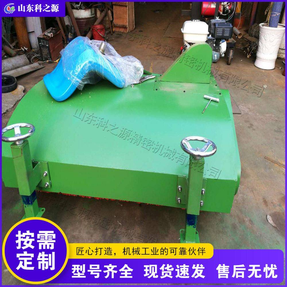 座驾式人造草坪梳草机 足球场操场刷草机 塑胶场地草丝梳理机器